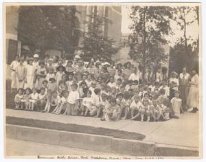 [Photograph of the 1924 Vacation Bible School Group of the First Presbyterian Church of Waco]