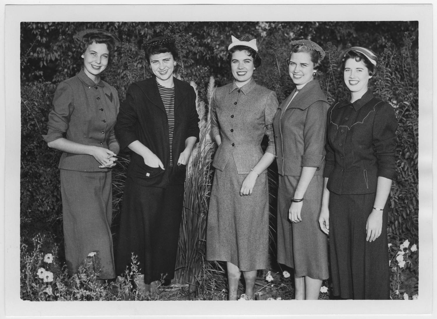 [1955 North Texas Homecoming Queen and her court #2]
                                                
                                                    [Sequence #]: 1 of 2
                                                